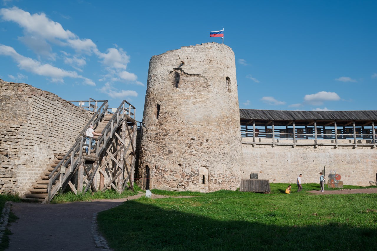 Печоры и Изборск
